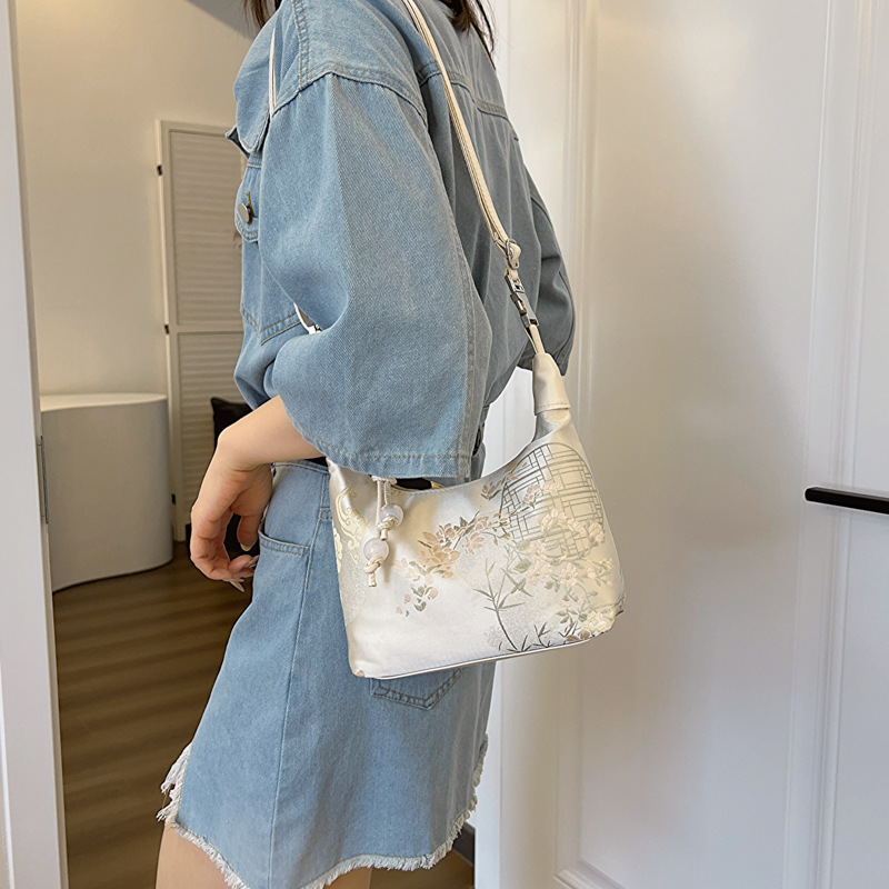 Tas Pergelangan Tangan Gaya Ku - Women Accessories Box ulasan dan harga